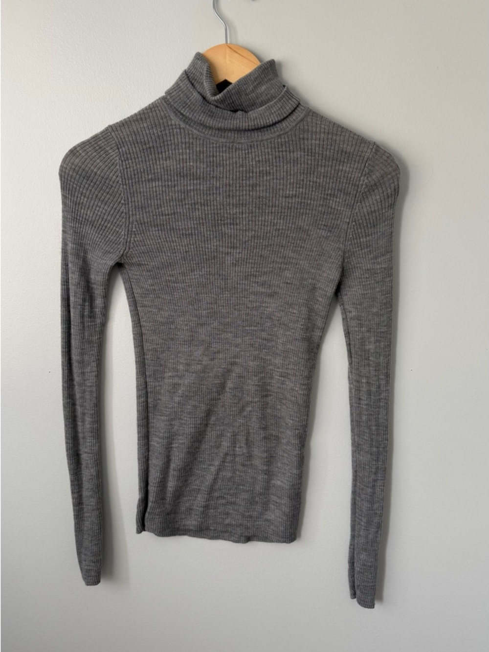 Uniqlo merino wool ribbed turtleneck